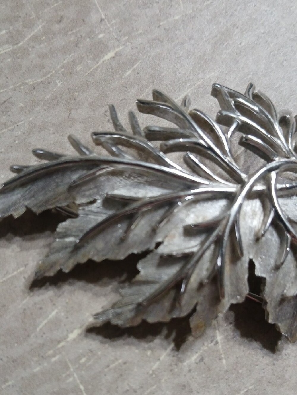 TRIFARI Silver Leaf Brooch - Picture 2 of 5